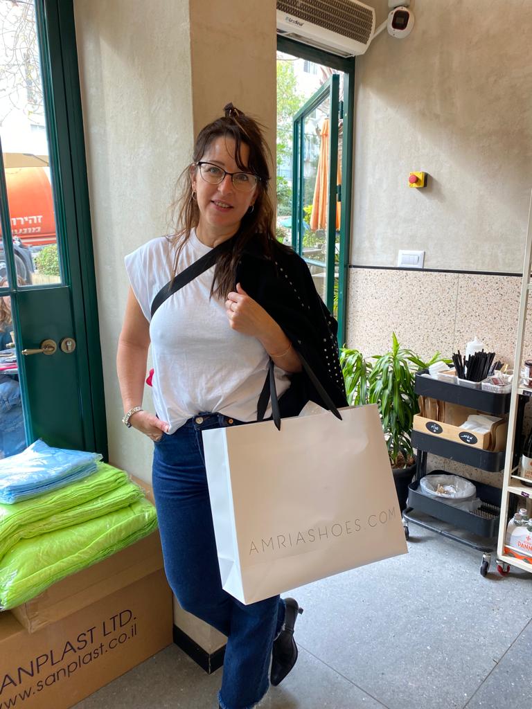 עינת להב , בת 50 מתגוררת בעין הים – Amriashoes